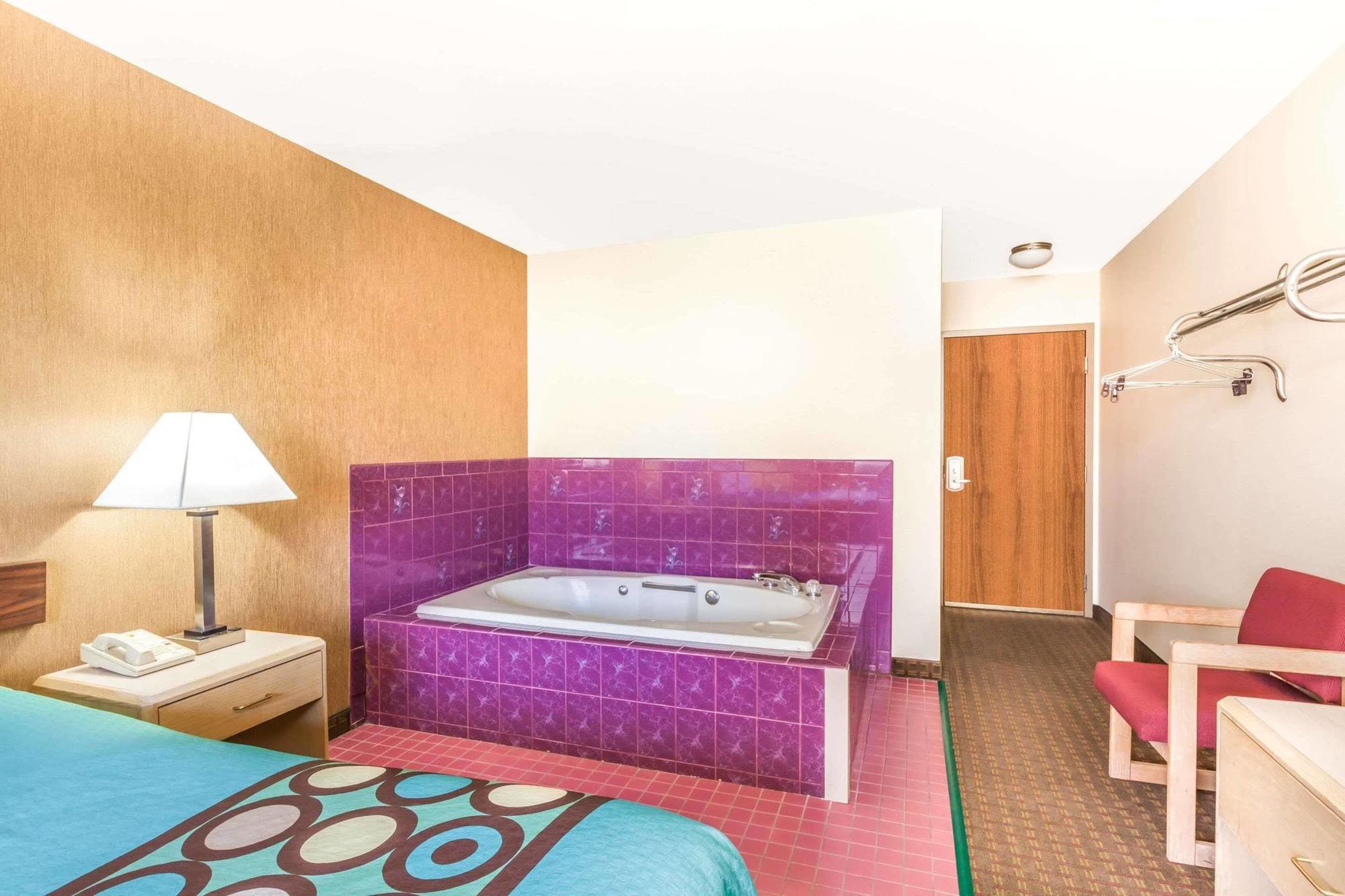 Super 8 By Wyndham Liverpool/clay/syracuse Area Hotel